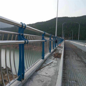 济宁公路桥梁河道防撞隔离栏杆 304不锈钢复合管立柱喷塑