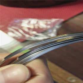 304-201专业现货供应全硬不锈钢带 0.6*2.8 生产塑身流体手环用