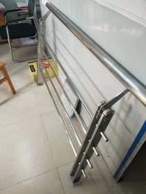 304不锈钢立柱厂家直销楼梯扶手配件不锈钢玻璃立柱栏杆楼梯立柱