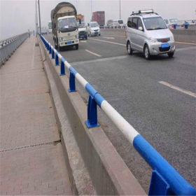护栏全桥线性直线段顺直，曲线段弧线圆顺，无折线和死角制作安装
